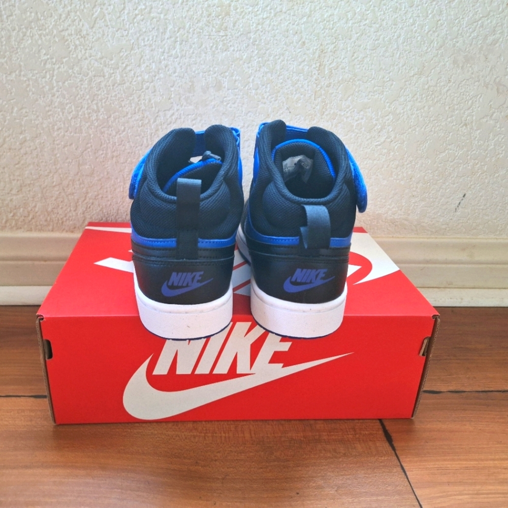 Nike - Picture 4 of 4